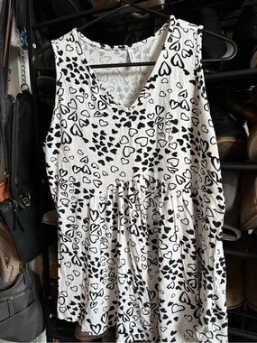 V-Neck Mini Top in White with Black Heart Print